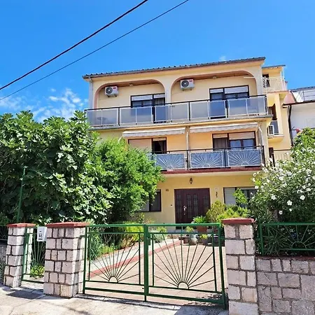 Izabela شقة تْسْغيكفانِتْسا